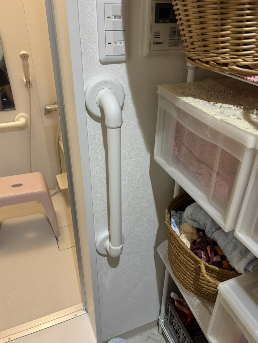 浴室入口の手すり施工